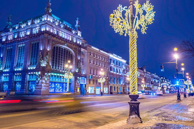 Фото - экскурсия: Персональная поездка по ночному Санкт-Петербургу на минивэне