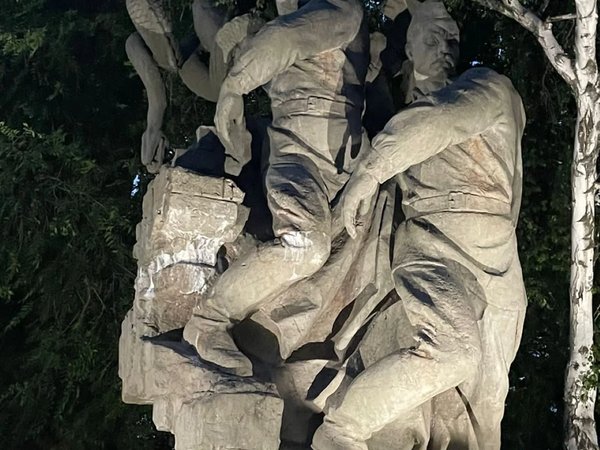 Мамаев курган на закате, на рассвете или ночью - фото 2
