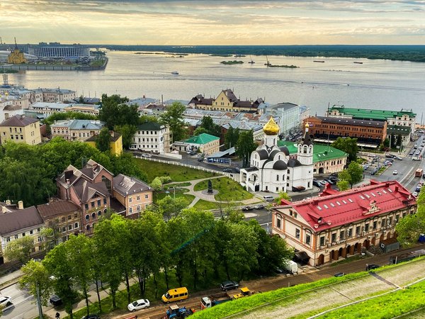 За ручку по Нижнему Новгороду: аудиоэкскурсия по кремлю и Рождественской улице