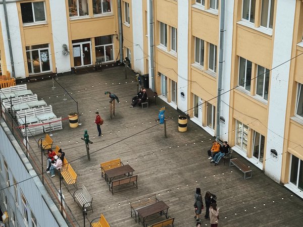 Петербург 4 в 1: дворы, парадные, коммуналки и крыша - фото 3