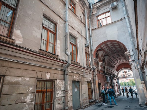 Путешествие по проходным дворам Санкт-Петербурга - фото 1