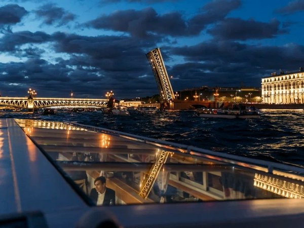 Ночной Петербург — по каналам центра города к Дворцовому и Троицкому мостам