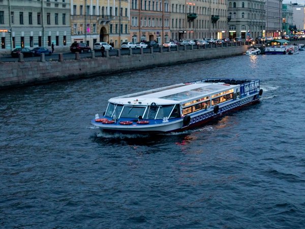 Ночной Петербург — по каналам центра города к Дворцовому и Троицкому мостам - фото 4