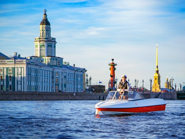 На катере — по парадной Неве к просторам Финского залива