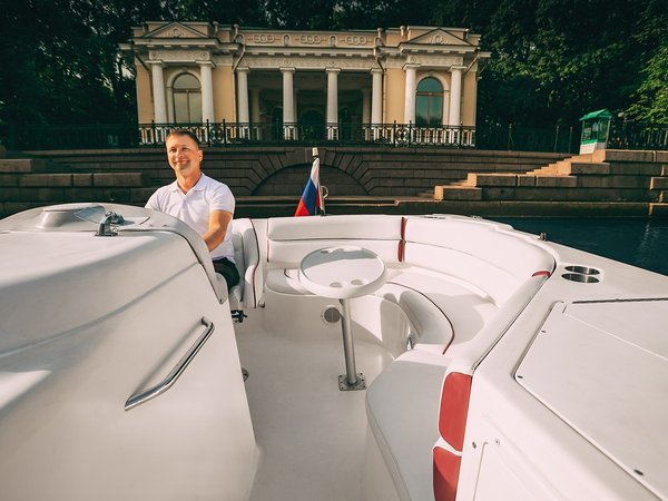 Прогулка на частном катере по Петербургу