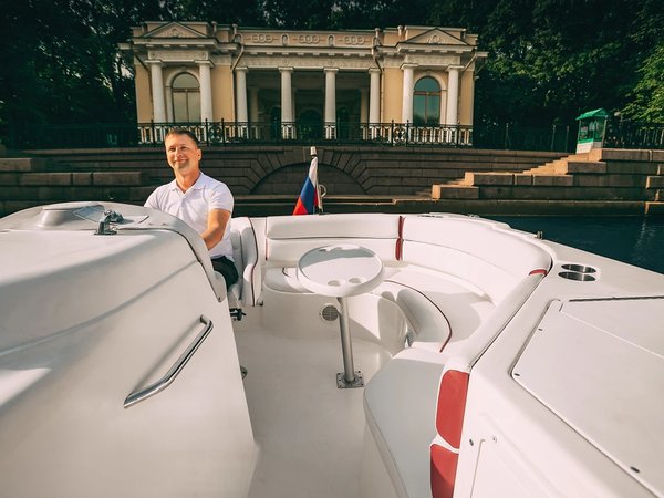 Прогулка на частном катере по Петербургу - фото 1