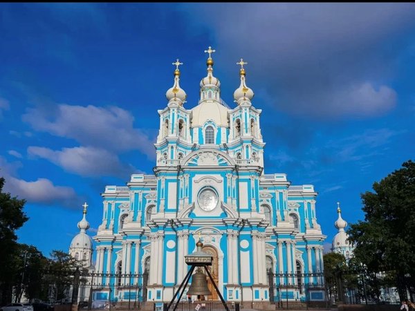 Александро-Невская лавра и Смольный собор — архитектурные жемчужины Петербурга - фото 3