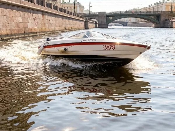 По рекам и каналам Петербурга — на катере
