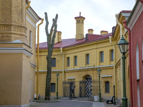 Петербург за 5 часов с посещением тюрьмы, крепости и собора - фото 1