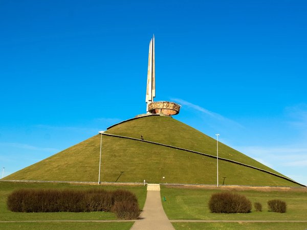 Мемориальные комплексы Хатынь и Курган Славы: на авто из Минска - фото 2