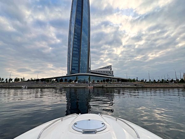Летний бриз в Финском заливе: прогулка на уютном катере (из Петербурга) - фото 2