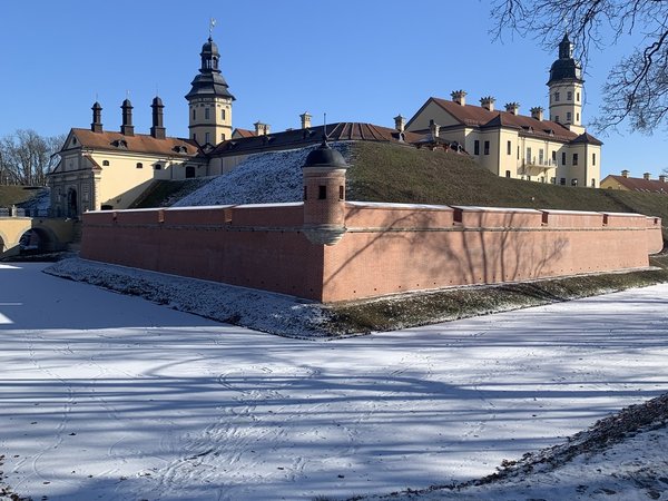 Трансфер из Минска — в замки Мир и Несвиж и парк истории «Сула» - фото 3
