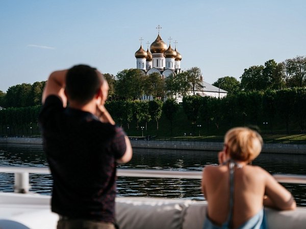Волга — сердце Ярославля: экскурсионный рейс на электрокатамаране по будням