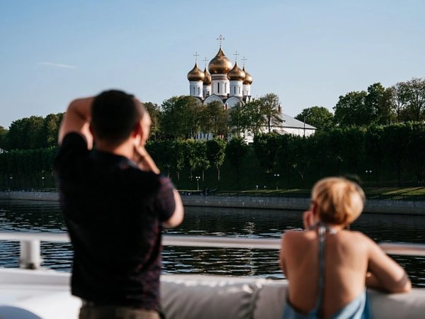 Волга — сердце Ярославля: экскурсионный рейс на электрокатамаране по будням - фото 1