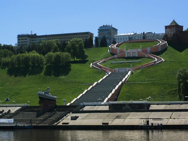 Царственно поставленный город: водная прогулка с гидом (по выходным) - фото 2