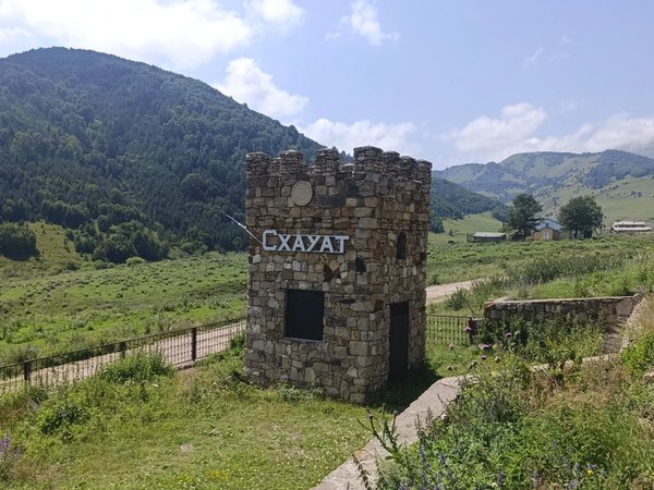 Плато динозавров, ущелье Хасаут и древний аул-призрак — из Кисловодска - фото 2