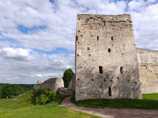 Из Пскова в Изборск и Печоры: две крепости, две святыни - фото 2