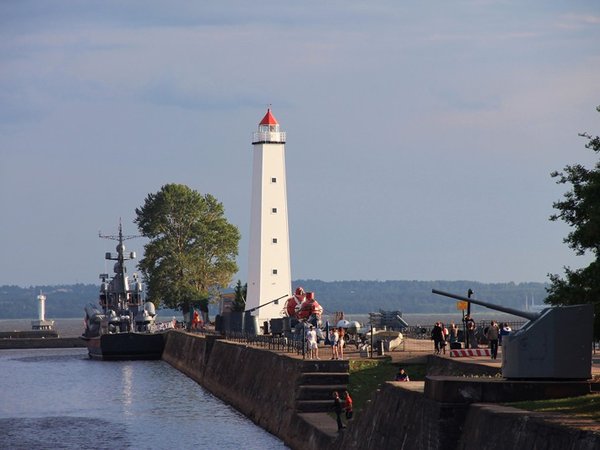 Из Петербурга в Кронштадт: поездка с краеведом в город-крепость