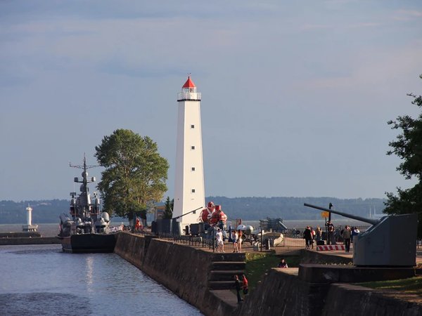 Из Петербурга в Кронштадт: поездка с краеведом в город-крепость - фото 1