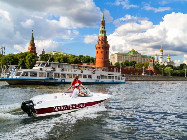 По центру Москвы на индивидуальном катере - фото 2