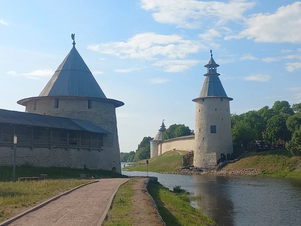 По Псковскому Крому и набережной Великой - фото 4