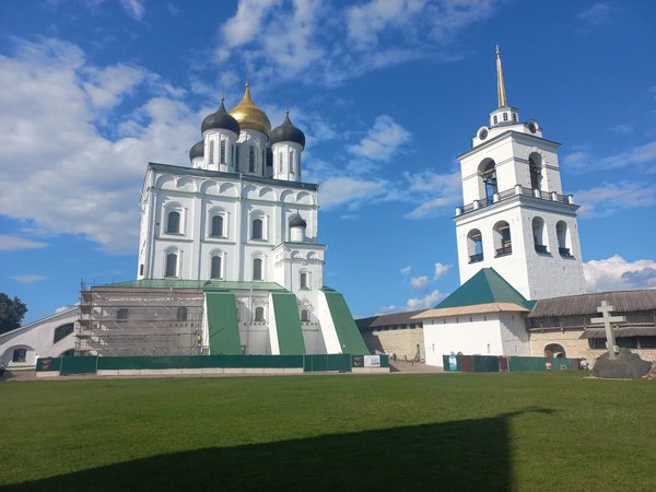По Псковскому Крому и набережной Великой - фото 3