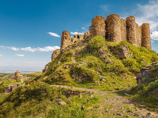 Гора Арагац в ожерелье древних памятников