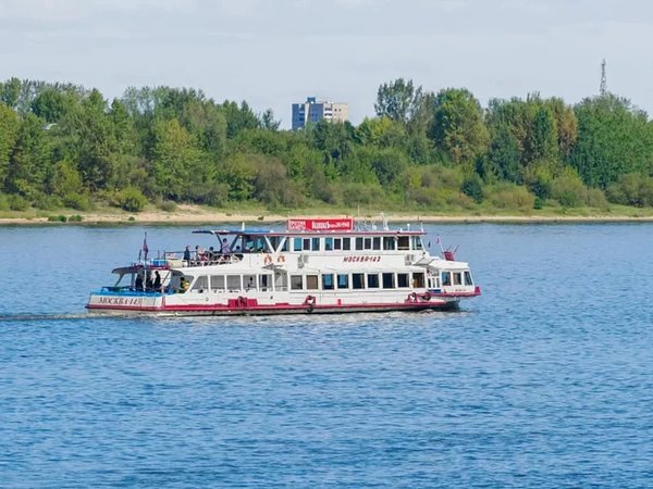 Водная прогулка «Город Горький» на теплоходе «Москва-143» (по выходным) - фото 2
