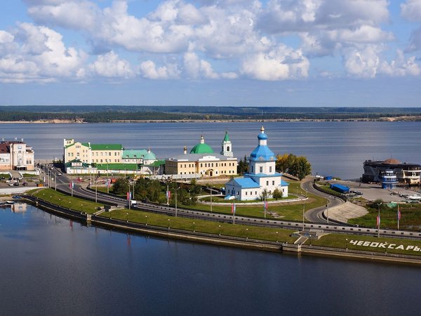 Чебоксары от земли до неба: пешеходная экскурсия + поездка на колесе обозрения