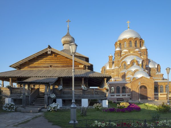 Из Казани — в Раифский монастырь и Свияжск