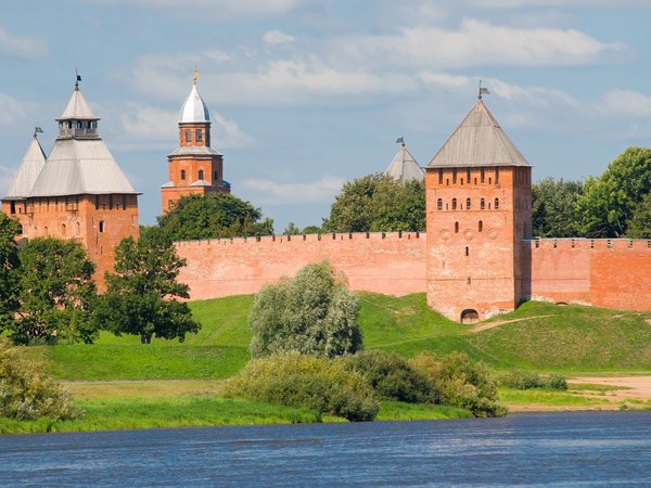 Великий Новгород: прогулка вдоль Кремлёвской стены - фото 1