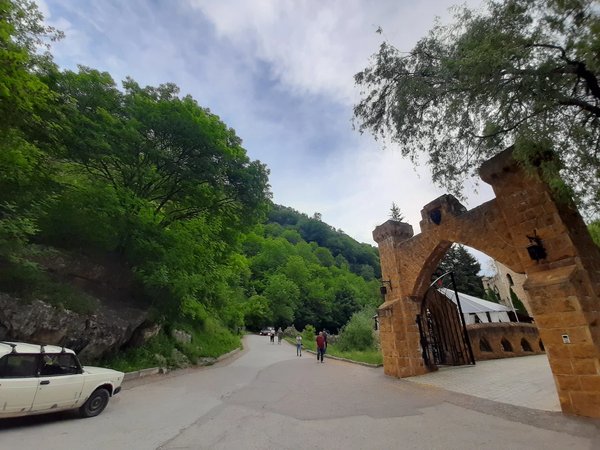 Треккинг по ущелью реки Аликоновки к Медовым водопадам - фото 4