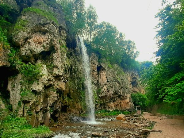 Треккинг по ущелью реки Аликоновки к Медовым водопадам