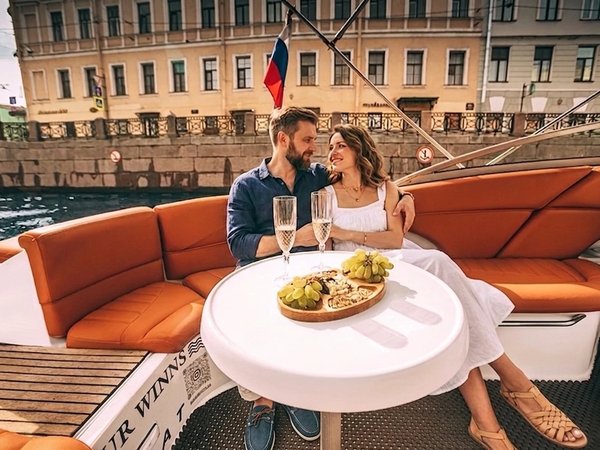 На просторном катере — по Санкт-Петербургу - фото 4