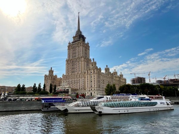 По самой главной улице Москвы: круглогодичная экскурсия на яхте флотилии «Рэдиссон» - фото 3