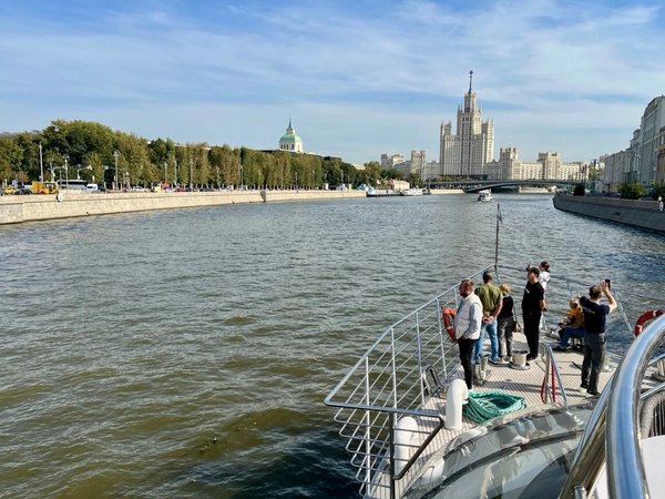 По самой главной улице Москвы: круглогодичная экскурсия на яхте флотилии «Рэдиссон» - фото 2
