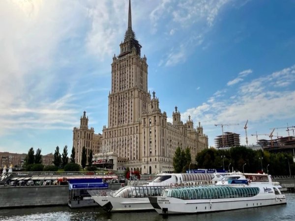 По самой главной улице Москвы: круглогодичная экскурсия на яхте флотилии «Рэдиссон»