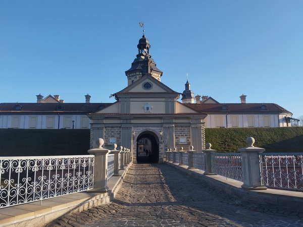 В Несвижский и Мирский замки из Минска — с гидом-водителем - фото 3