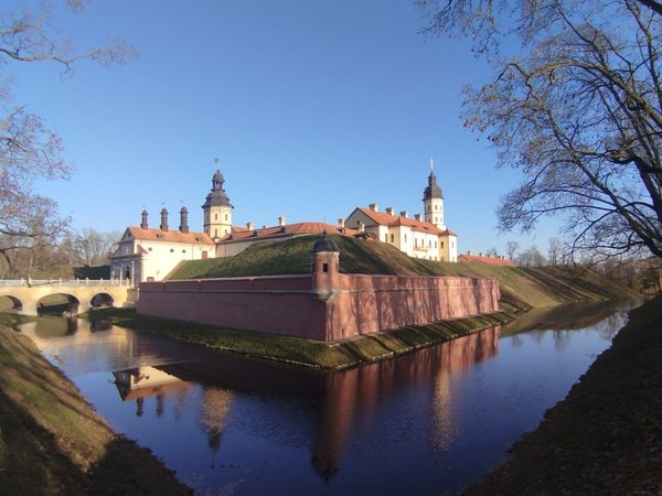 В Несвижский и Мирский замки из Минска — с гидом-водителем - фото 4