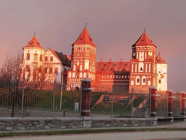 В Несвижский и Мирский замки из Минска — с гидом-водителем