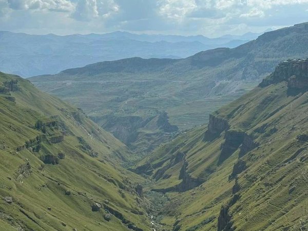 К плато Хунзах, водопадам Матлас и ущелью «Каменная чаша» — из Махачкалы - фото 1