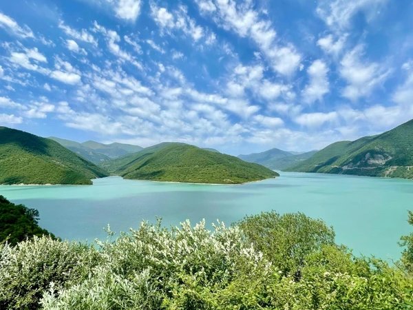 Крепость Ананури, Гудаури и Гергетская Троицкая церковь — из Тбилиси