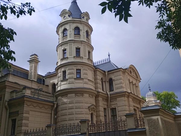 Истории и судьбы петербургской Коломны