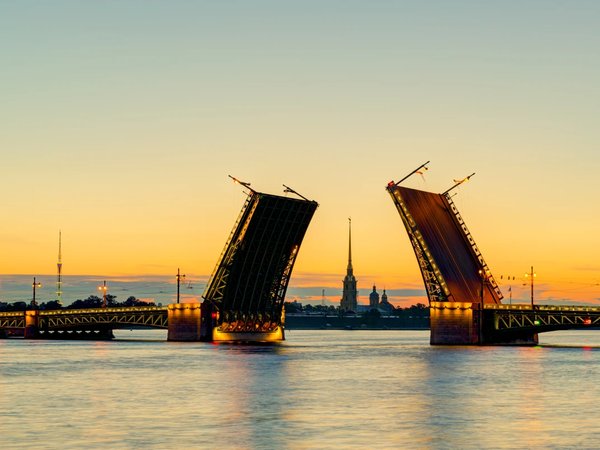 Ночной Петербург: прогулка на автобусе и теплоходе - фото 1