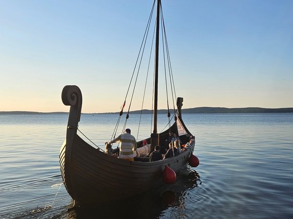 Вдоль берегов Петрозаводска — на деревянной ладье
