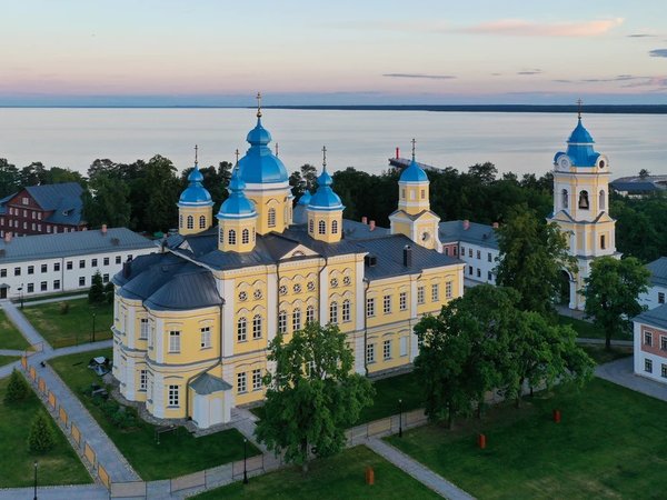 Остров-монастырь Коневец: на страже красоты и покоя - фото 1