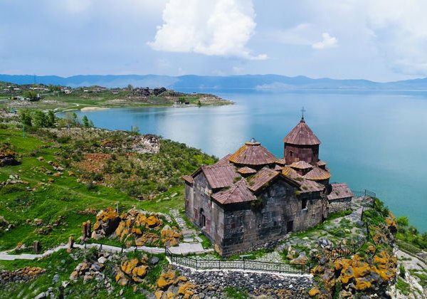 Озеро Севан,  монастырь Севанаванк, хачкары Норатуса, монастырь Айраванк - фото 4