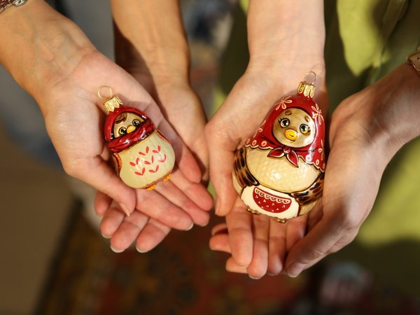 Мир ёлочных игрушек в Великом Новгороде: экскурсия и мастер-класс - фото 1