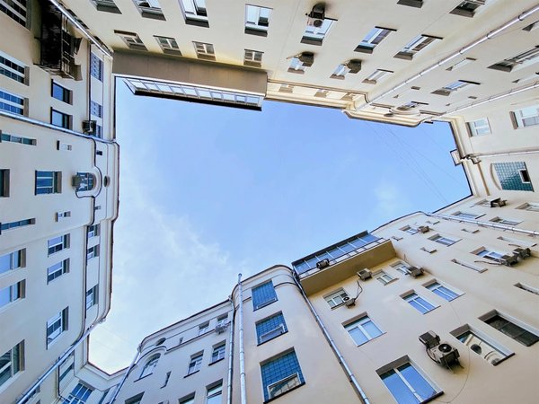 Дворы, парадные и доходные дома Москвы - фото 1
