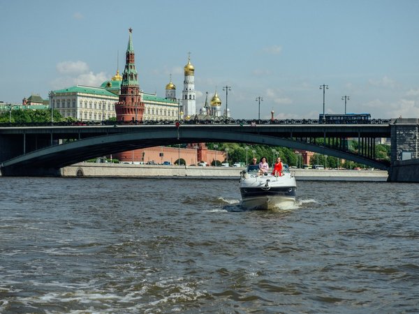 На каютной яхте «Вальяжная» по центру Москвы - фото 3